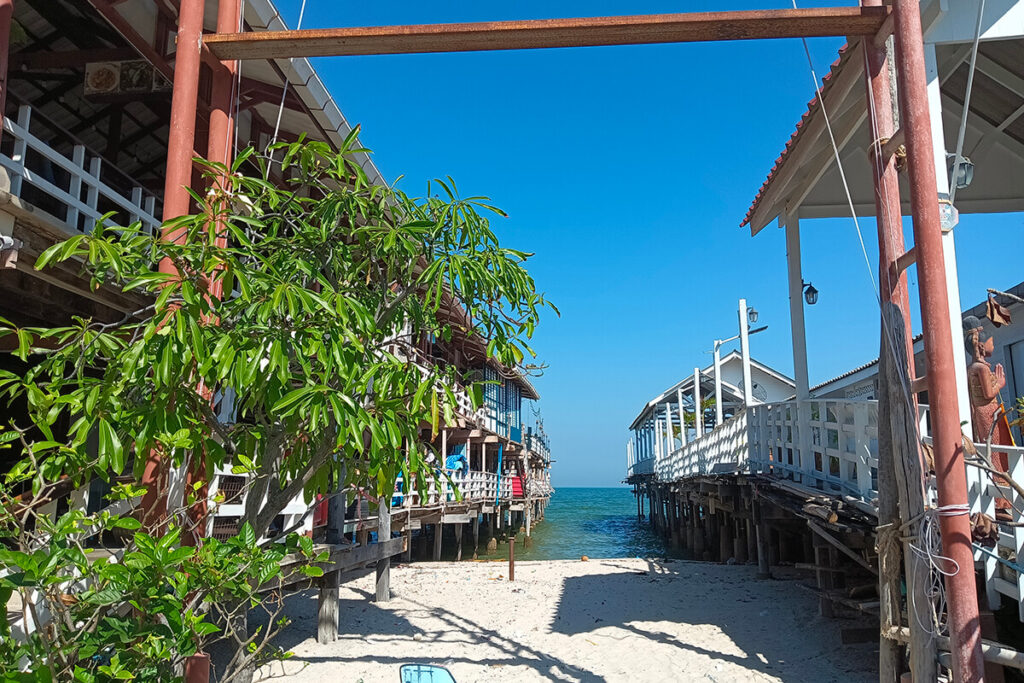 Saphan Pla Village, Seafood & Market